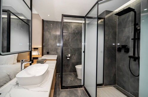 Luntai County Hotel | Fu Hua Jun Yue Hotel