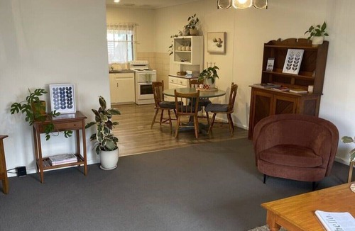 Tanunda Apartment | Functional 2 bedroom unit close to Tanunda Main St