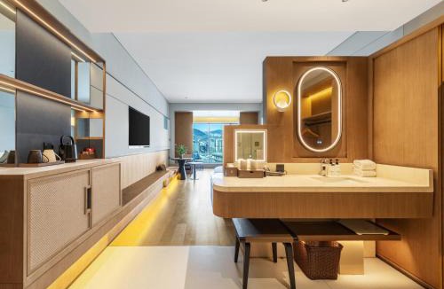 Xiangxi Hotel | Furong Internationa Grand Hotel-Free pick-up - Free gym & pool - English service -The Only International Luxury Hotel in Furong Town