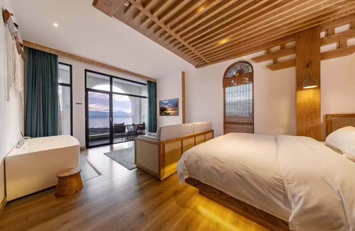 Chengjiang County Hotel | Fuxian Lake Lanshan Su Ant Nest Homestay