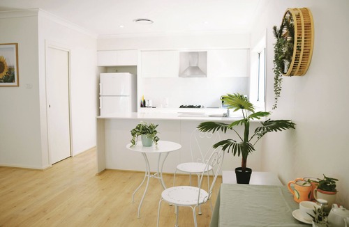 Box Hill House | Gables/Box hill/Maraylya Two Level House 14ppl