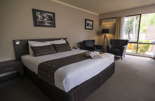 West Gosford Hotel | Galaxy Motel