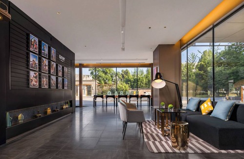 Middle Chaoyang Hotel | Garner Hotel Beijing 798 Art District By Ihg
