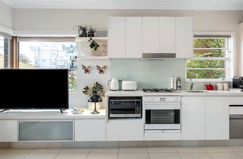 Kirribilli Apartment | Getawayz NSW - Heatherbrae II - Chic 2 Bed Apartment, Stunning Harbour Bridge Views.