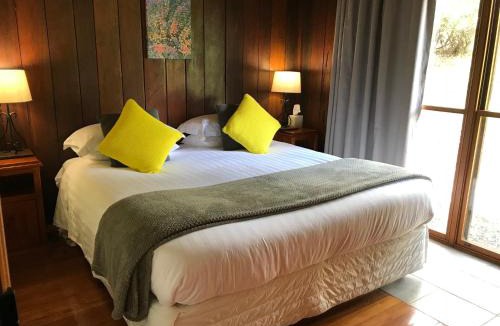 Berambing Bed & Breakfast | Ghost Hill Road Retreat