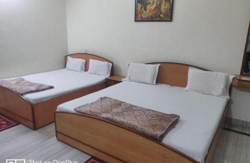 Vrindavan Hotel | Giriraj Kripa
