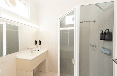 Glenelg North Hotel | Glenelg Motel