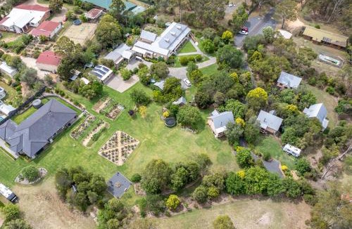 Warwick House | Glenrose Cottages