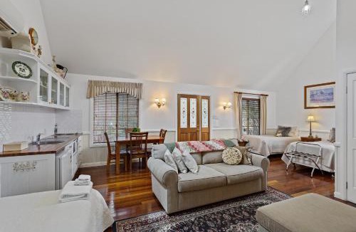 Warwick House | Glenrose Cottages