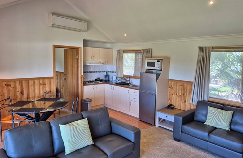 Beechworth Hotel | Golden Heritage Cottages
