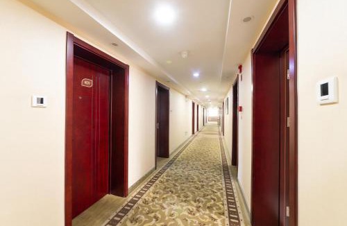 Wangfujing Shopping Area Hotel | Golden Inns Chain Hotel Beijing JianGuomen