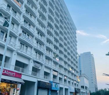 Gomti Nagar Apartment | Golden Penthouse - Couple Friendly - DLF My Pad, Gomtinagar, Lucknow