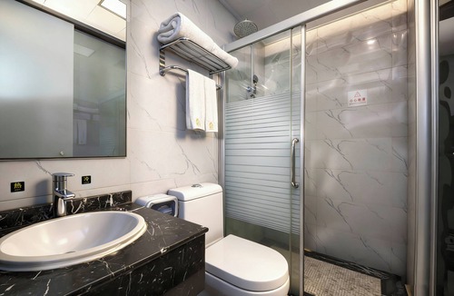 Luohu Hotel | Golden Valley One Hotel Sports Center