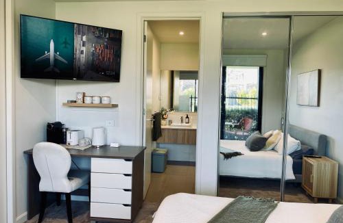 Cheltenham Bed & Breakfast | Golf Sandbelt Private Room with Ensuite inc Breakfast
