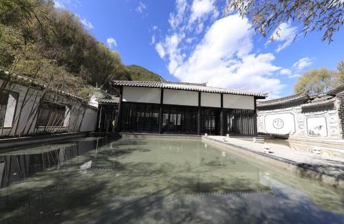 Hutiaoxia Hotel | Gong Xili Qingdu Hotel
