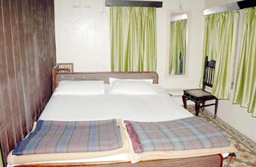 Mathura Hotel | Goroomgo Agra Hotel Mathura Near Yamuna River