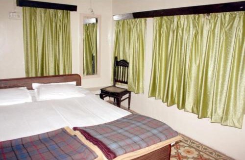 Mathura Hotel | Goroomgo Agra Hotel Mathura Near Yamuna River