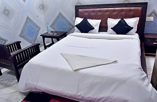 Charbagh Hotel | Goroomgo Krishna Palace Charbagh Lucknow