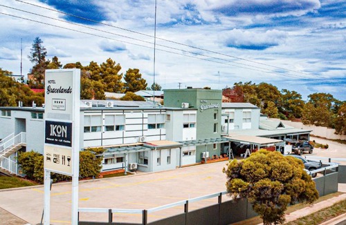 Parkes Hotel | Gracelands Parkes
