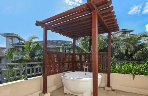 Jiyang Hotel | Grand Mercure & Spa Sanya Yalong Bay - Huayu Resort Hotel Enjoy a 20-minute massage session