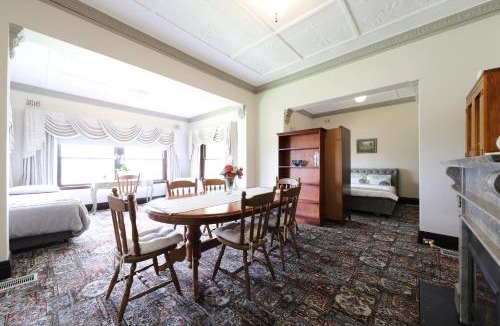 Eastwood Villa | Grand Sydney Castle Home, Business Conference, Work Stay, Family Reunion Sleeps 25 plus