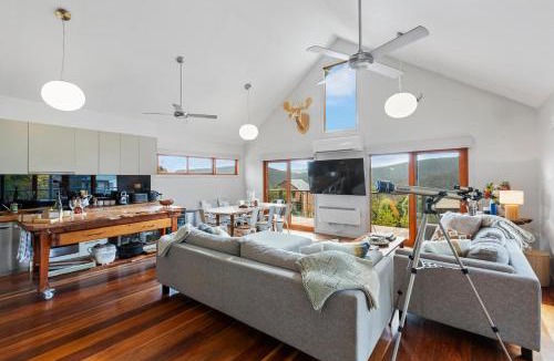 Merrijig House | Grand View Chalet