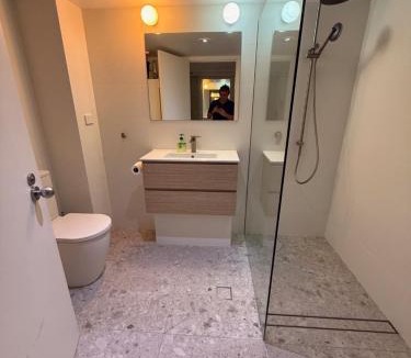 Manly Apartment | Grande Esplanade Studio - New bathroom