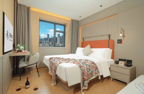 Tianhe Center Hotel | Grandee Rezen - TaiKoo Hui Plaza Shipaiqiao Metro Station