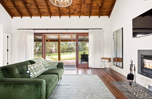 Dawesley Villa | Grandview Accommodation - Hideaway Huts