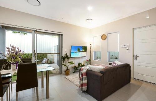Balga House | Great Modern 3 Bedroom Home Near Beaches and City