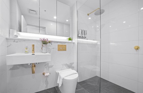 Wentworth Point Apartment | GREEN Skyline View2BR close to Easter Show