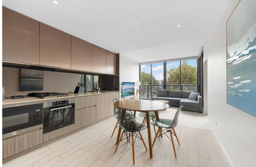 Zetland Apartment | Green Square 2BR | Station, Woolworths + Parking