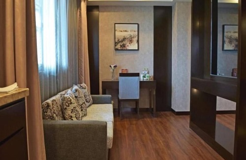 Longhutang Hotel | GreenTree Inn Changzhou Dinosaur Park Global Harbor Express Hotel
