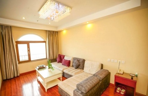 Xuejiadao Hotel | GreenTree Inn Qingdao Wuyishan Road JUSCO Shopping Mall Hotel