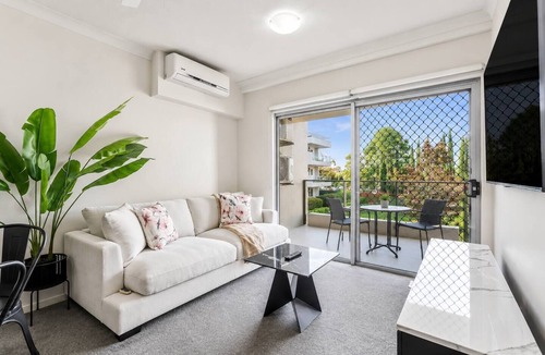 Nerang Apartment | Greenview Couples Escape for Riverside Adventures