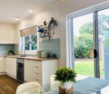 Bell Post Hill House | GREENVIEW, Pets Walk2Pizza Liquor - Tassie Ferry Short Drive