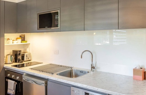 Greenwich Apartment | Greenwich Treasure - Moments from RNSH St Leonards