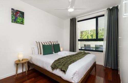 Kingston Apartment | Ground Floor Apartment with Park Views, Kingston - Hosted by Canstay