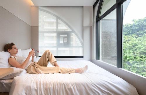 Liwan Hostel | Guangzhou Desti Youth Hostel - Rainbow Bridge Metro Station-24H Reception&English Service& Cafe& Bar& Luggage Storage& Large Public Area