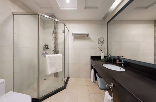 Nanming District Hotel | Guizhou Fengrun Karst Hotel