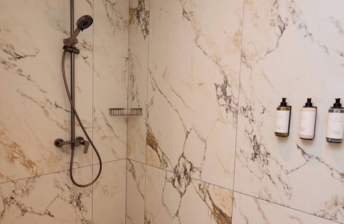 Middle Chaoyang Apartment | Guo Mao San Li Tun Apartment