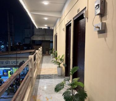 Sualkuchi Hotel | Guwahati Guest House