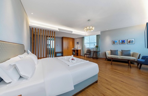 Long Hua Hotel | Hainan Berun hotel