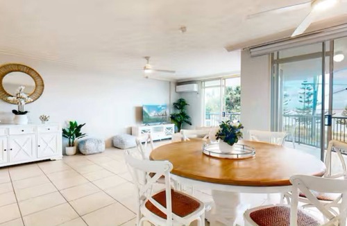 Biggera Waters Apartment | Hampton Beachside Apartment