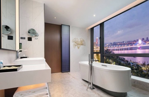 Xihu Hotel | Hampton by Hilton Chaoyang Certer