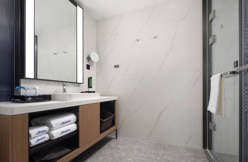 Jinjiang Hotel | Hampton by Hilton Jinjiang Airport