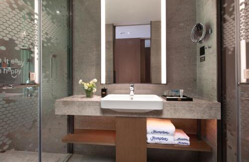 Jiyang Hotel | Hampton by Hilton Sanya Weiming Lake Park