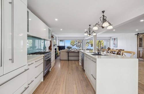 Sapphire Beach House | Hampton on the Beach - Absolute Beachfront, Pet-friendly, family beach house