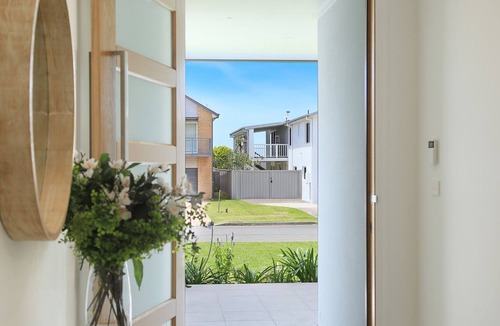 Culburra Beach House | Hamptons Hideaway - slip straight into holiday mode