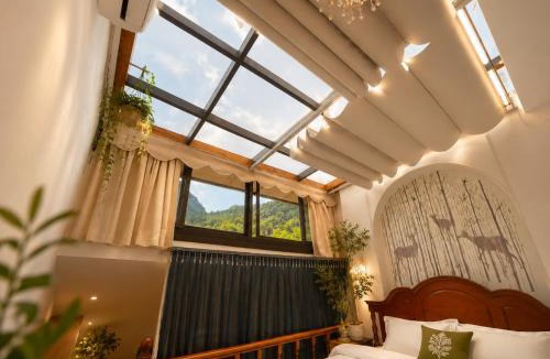 Wulingyuan House | Han Exotic Wulingyuan Travel Concierge and Multilingual Planning Quiet Courtyard Retreat Near Forest Park East Gate